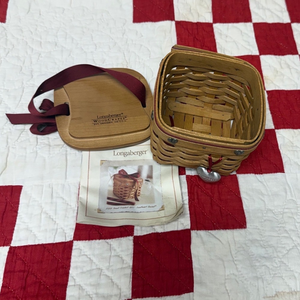 BRAND NEW Longaberger 2002 "Sweetest Gift"  Basket with Lid &Heart Charm Tie‎